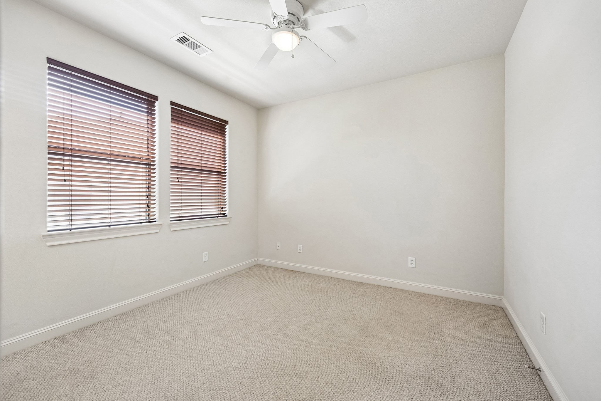  5718 Kansas Street D - 物件實景
