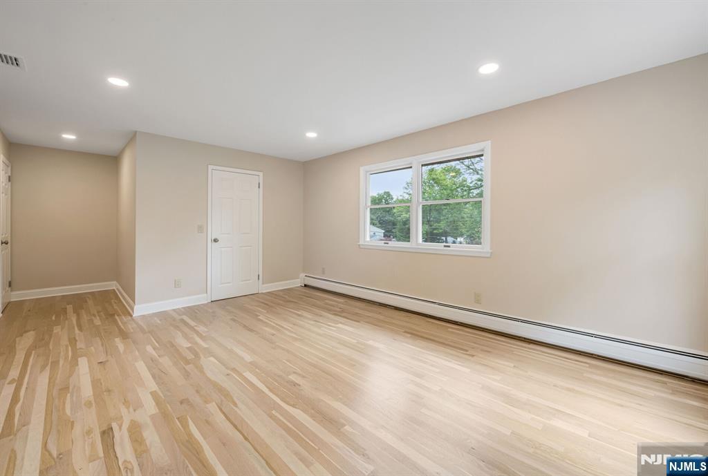 Wyckoff, New Jersey, 07481, United States, 5 Bedrooms Bedrooms, ,5 BathroomsBathrooms,Residential,For Sale,1951013