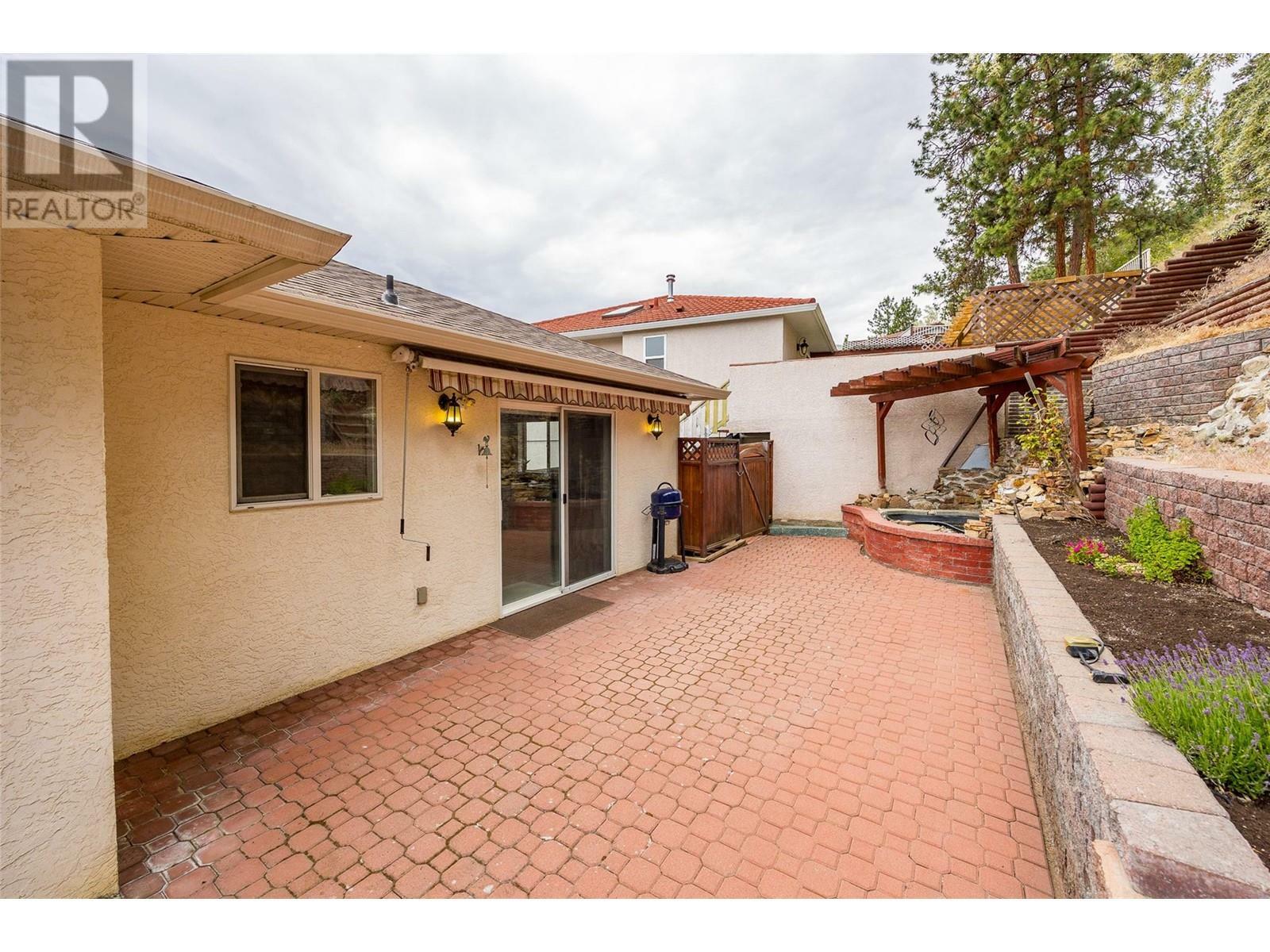 KELOWNA, British Columbia, V1V 1X3, CA, 4 Bedrooms Bedrooms, ,3 BathroomsBathrooms,Residential,For Sale,1876353