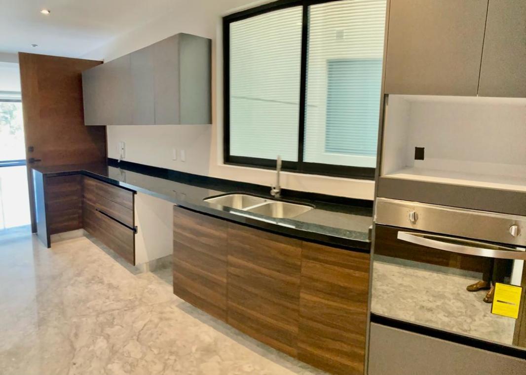 Fuente de Pir?mides, Naucalpan de Juárez, Estado de México, 53950, Mexico, 3 Bedrooms Bedrooms, ,3 BathroomsBathrooms,Residential,For Sale,Fuente de Pir?mides,1444000