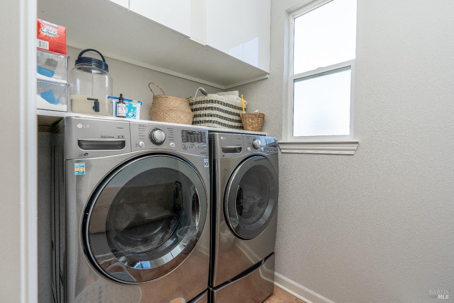 Sebastopol, California, 95472, United States, 3 Bedrooms Bedrooms, ,4 BathroomsBathrooms,Residential,For Sale,1987420