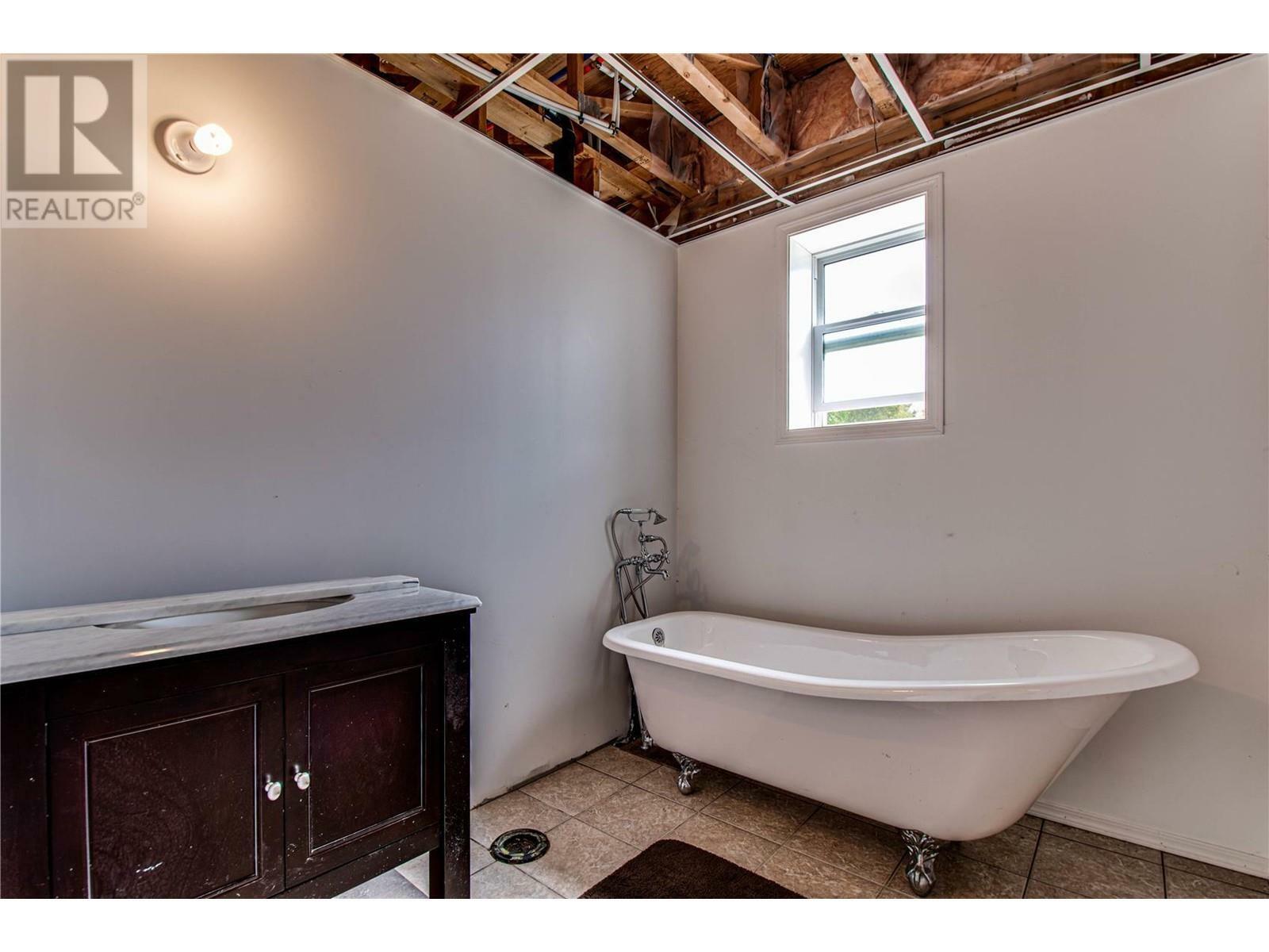 GRINDROD, British Columbia, V0E 1Y0, CA, 4 Bedrooms Bedrooms, ,2 BathroomsBathrooms,Residential,For Sale,1839130