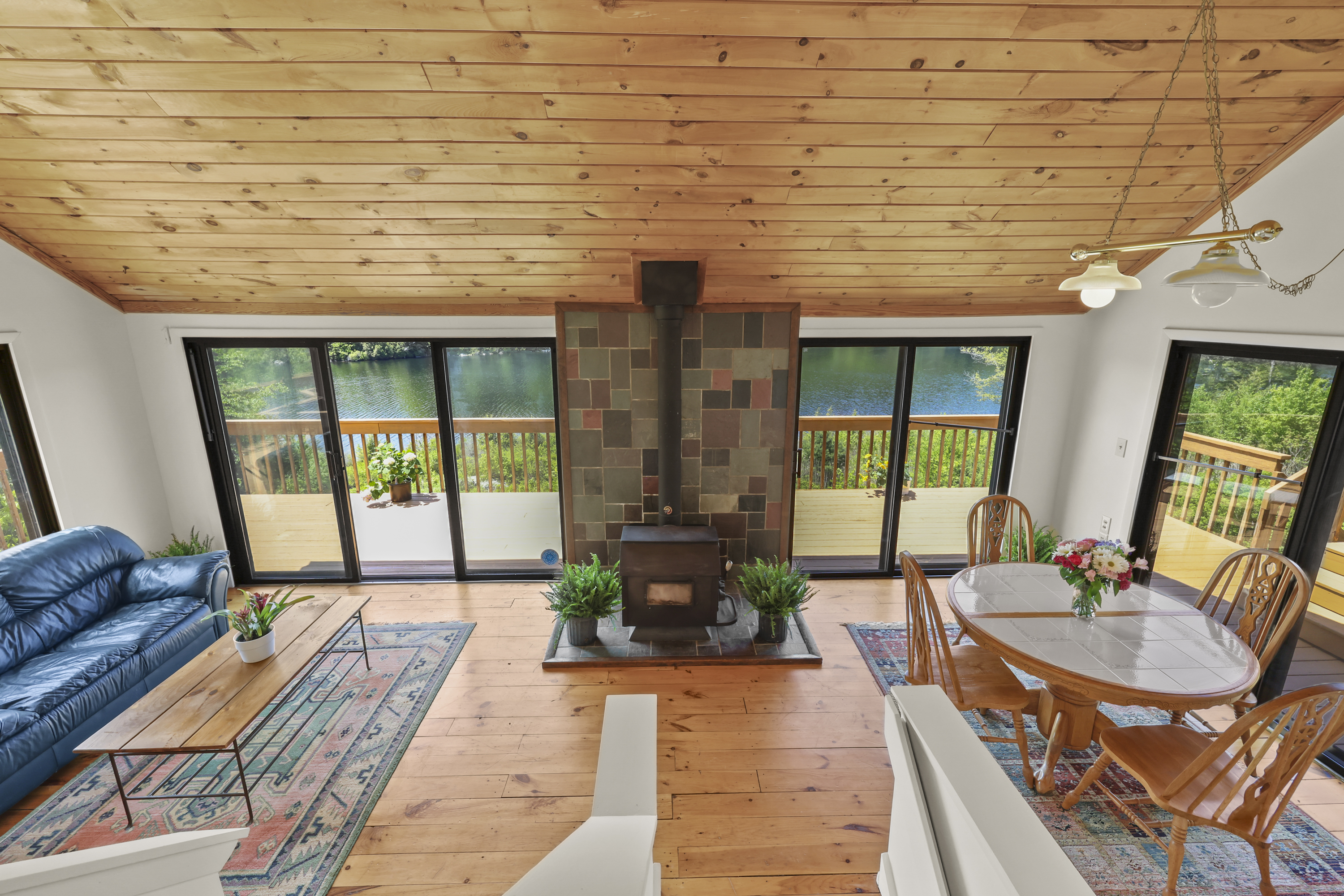  Exceptional Waterfront Retreat on Tranquil Hayes Pond - 物件實景