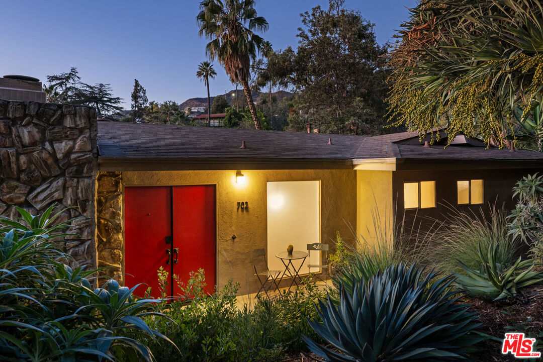 Glendale, California, 91207, United States, 3 Bedrooms Bedrooms, ,3 BathroomsBathrooms,Residential,For Sale,1987777