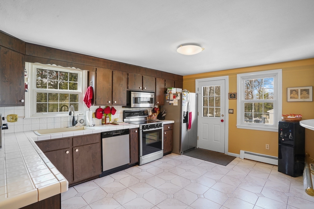 Burlington, Massachusetts, 01803, United States, 3 Bedrooms Bedrooms, ,2 BathroomsBathrooms,Residential,For Sale,2039576