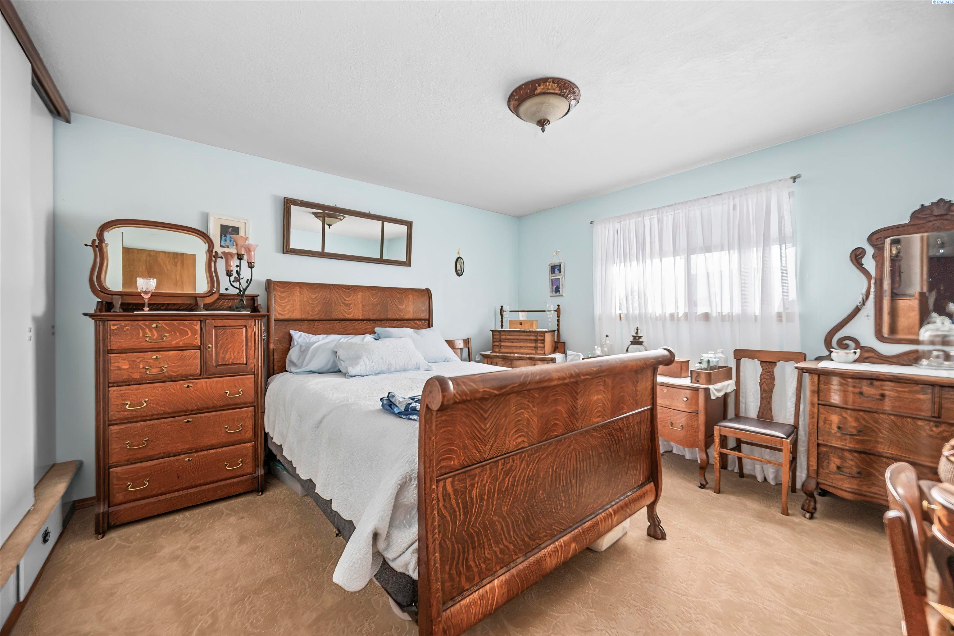 Prosser, Washington, 99350, United States, 4 Bedrooms Bedrooms, ,1 BathroomBathrooms,Residential,For Sale,1984108