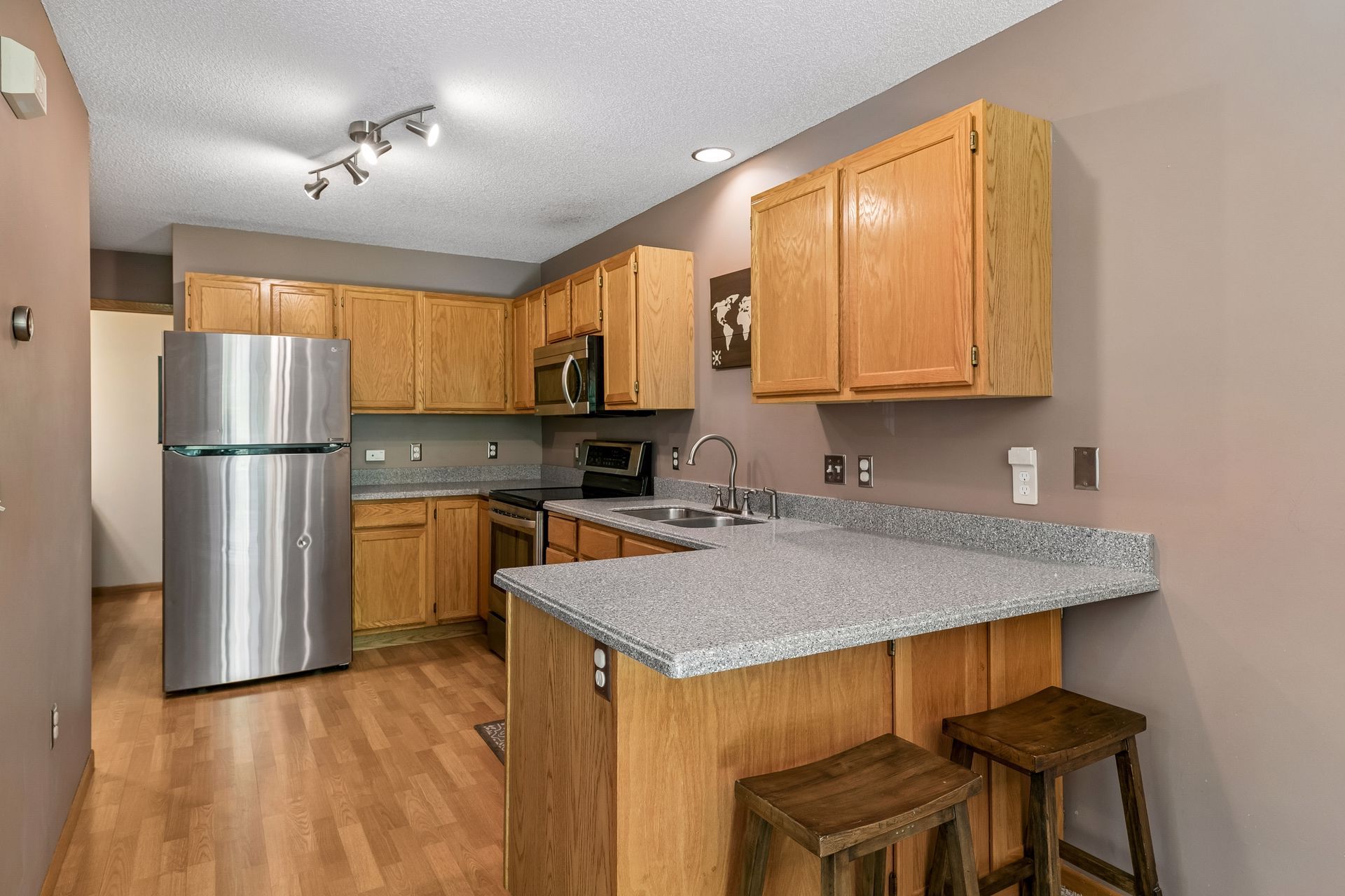  Private Woodland Townhome Near Parks and Recreation - 物件實景