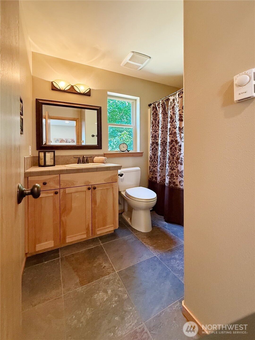 Everett, Washington, 98206, United States, 2 Bedrooms Bedrooms, ,1 BathroomBathrooms,Residential,For Sale,1982450