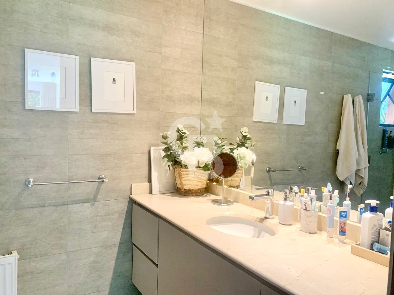 Lo Barnechea, Chile, 6 Bedrooms Bedrooms, ,5 BathroomsBathrooms,Residential,For Sale,1998928