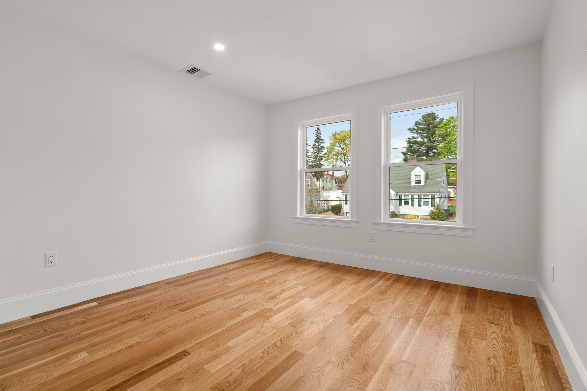  26-28 Pitcher Avenue, Medford, MA, 02155 - 物件實景