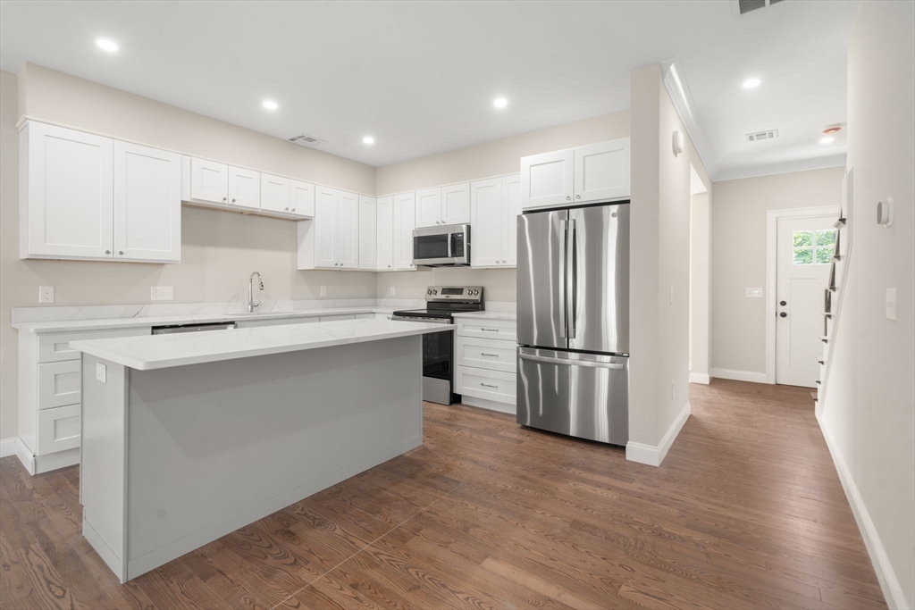 Worcester, Massachusetts, 01606, United States, 3 Bedrooms Bedrooms, ,3 BathroomsBathrooms,Residential,For Sale,1905878
