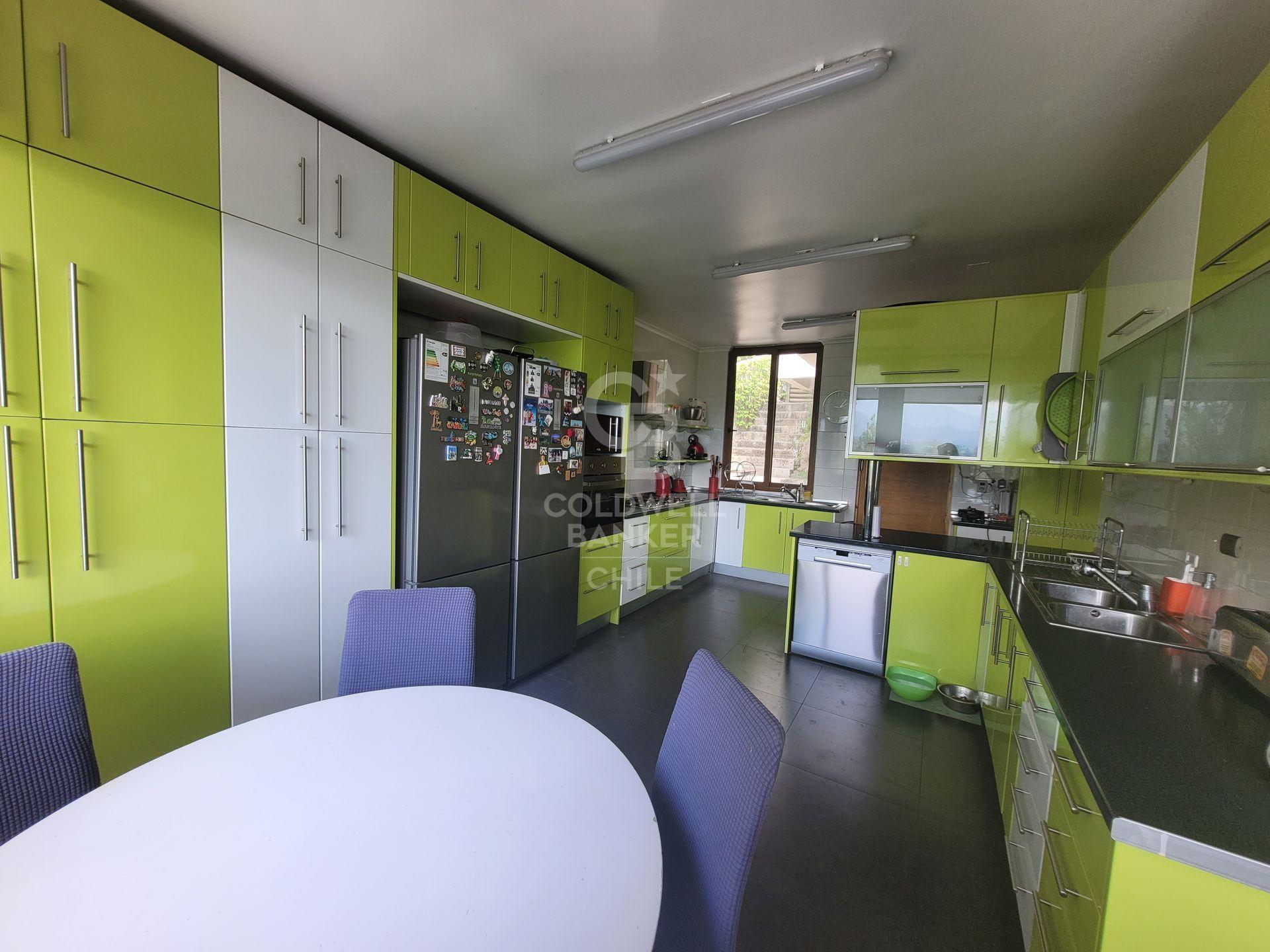 Las Condes, Chile, 5 Bedrooms Bedrooms, ,5 BathroomsBathrooms,Residential,For Sale,1744666