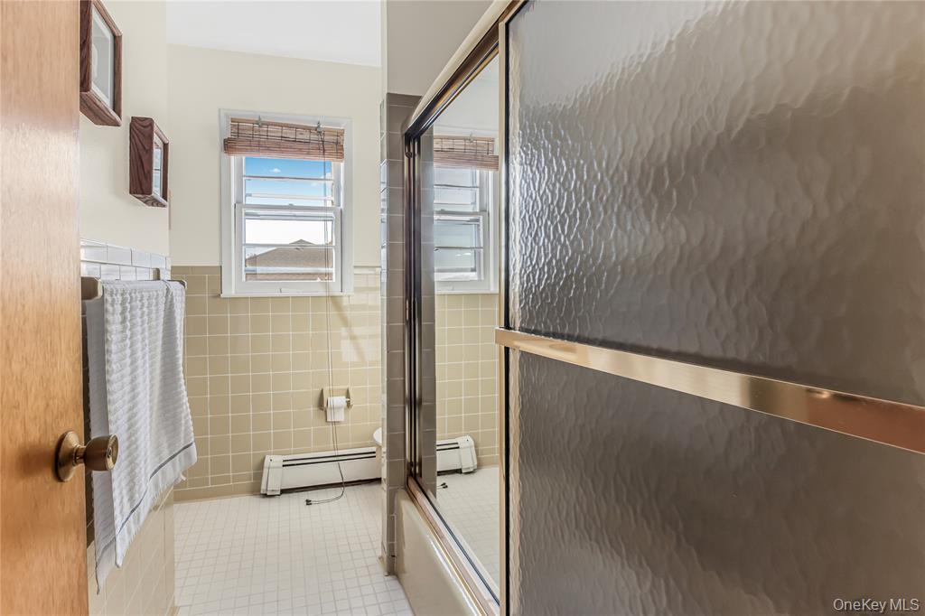 Yonkers, New York, 10703, United States, 6 Bedrooms Bedrooms, ,2 BathroomsBathrooms,Residential,For Sale,1984096