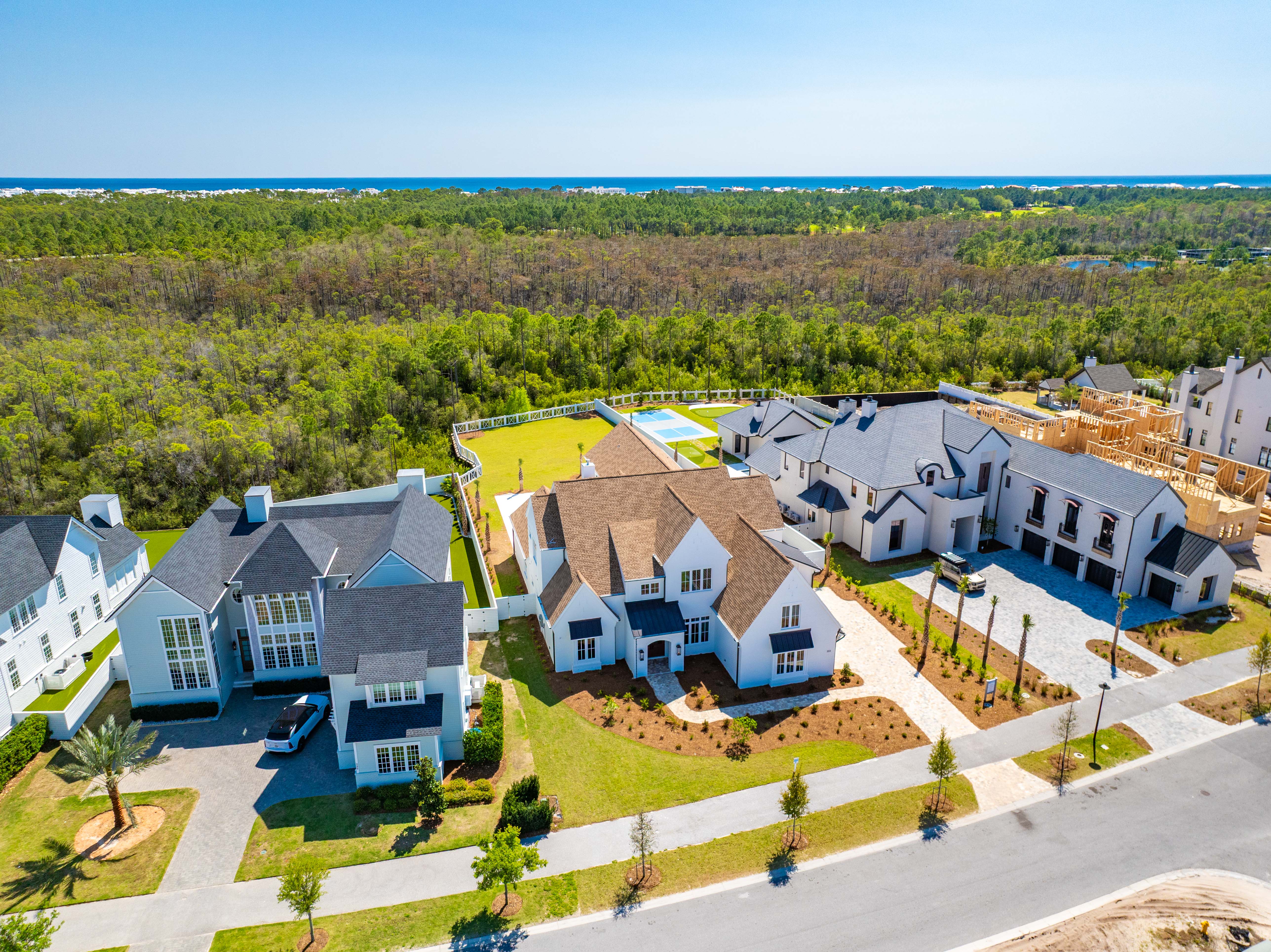  Magnificent Half-Acre Estate With Outdoor Oasis and Casita - 物件實景