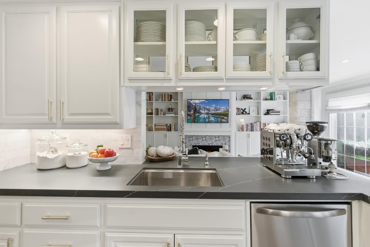 Menlo Park, California, 94025, United States, 1 Bedroom Bedrooms, ,1 BathroomBathrooms,Residential,For Sale,1992903