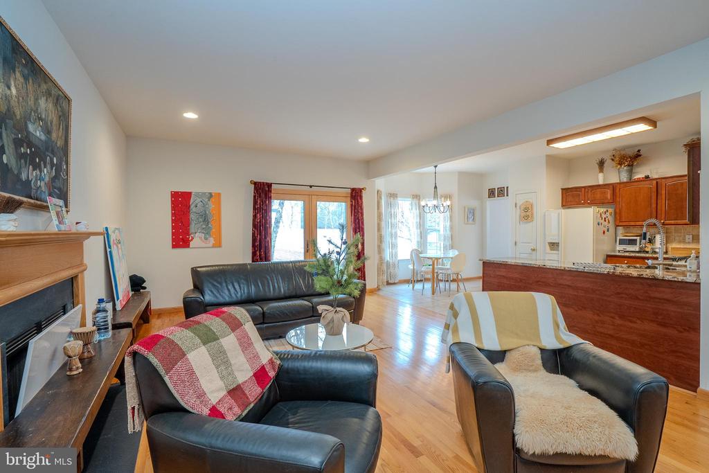 Plainsboro, New Jersey, 08536, United States, 4 Bedrooms Bedrooms, ,6 BathroomsBathrooms,Residential,For Sale,2008858