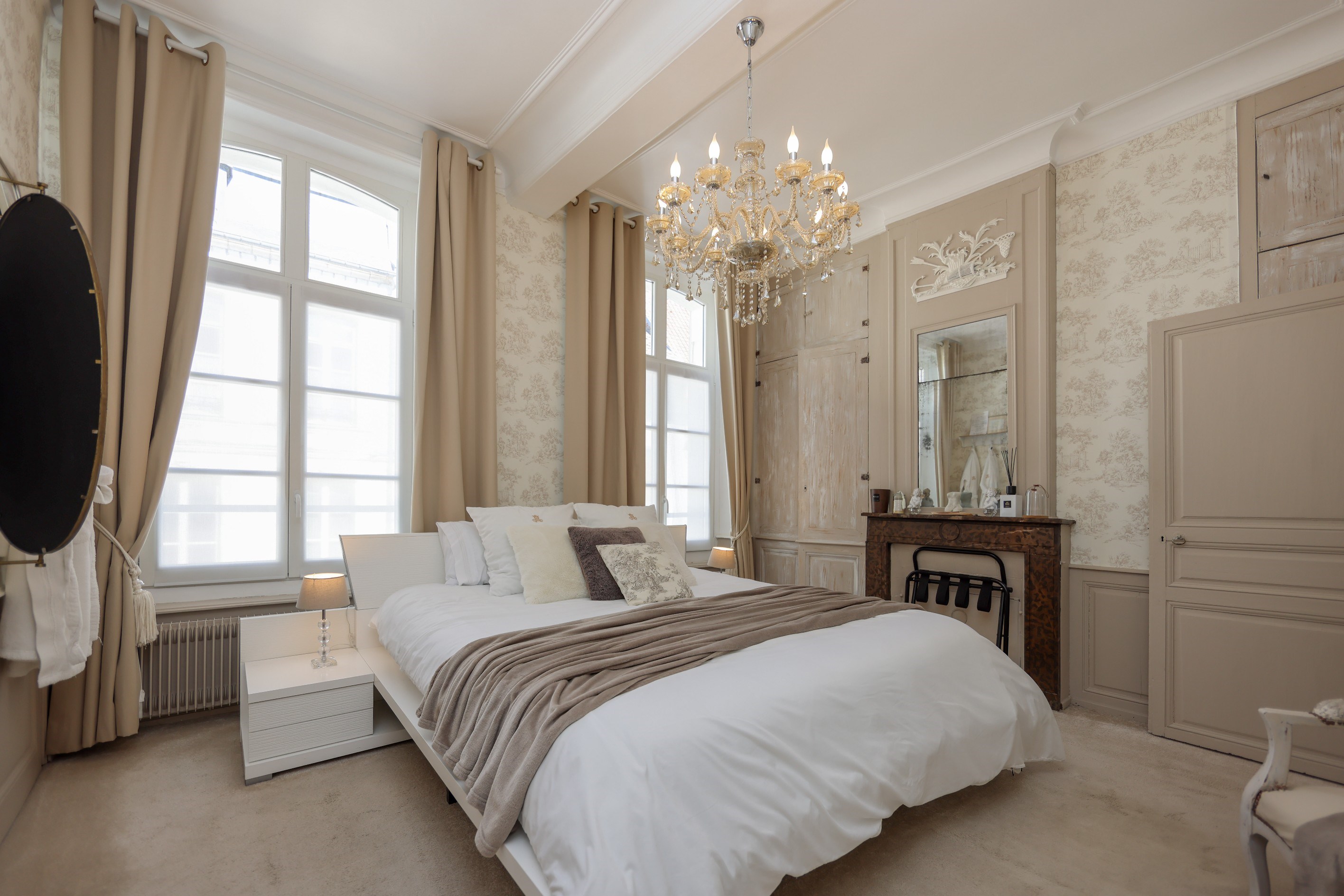  MONTREUIL AT THE FOOT OF THE RAMPARTS – A STUNNING 18TH-CENTURY MANSION - 物件實景