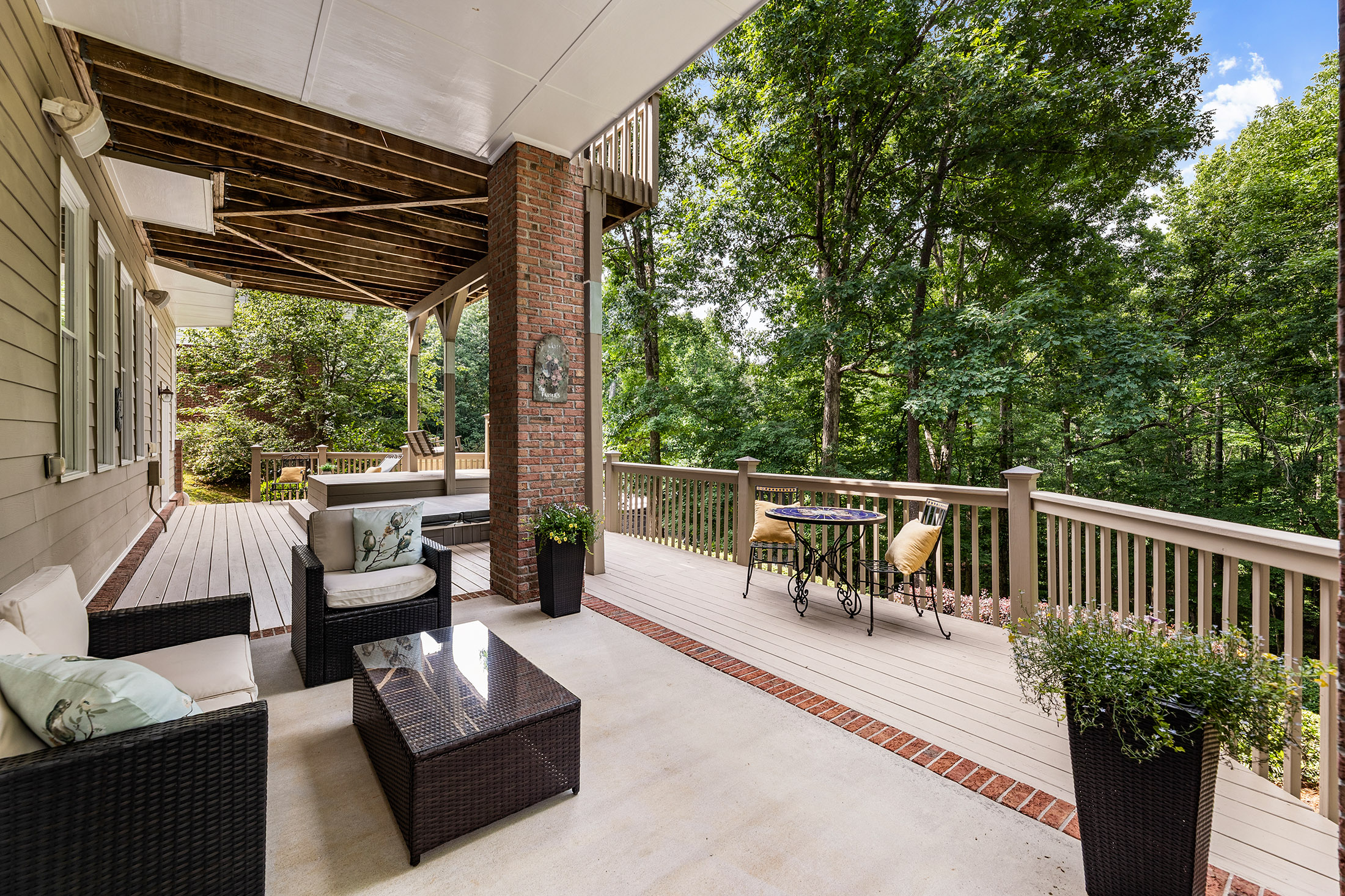  Tucked Among Mature Hardwoods on a Private 1.25+/- Acre River Lot - 物件實景