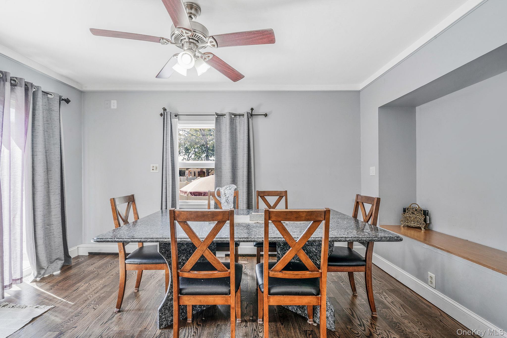 West Islip, New York, 11795, United States, 4 Bedrooms Bedrooms, ,4 BathroomsBathrooms,Residential,For Sale,1925742