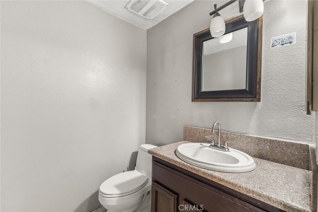 Santa Fe Springs, California, 90670, United States, 2 Bedrooms Bedrooms, ,2 BathroomsBathrooms,Residential,For Sale,1975199