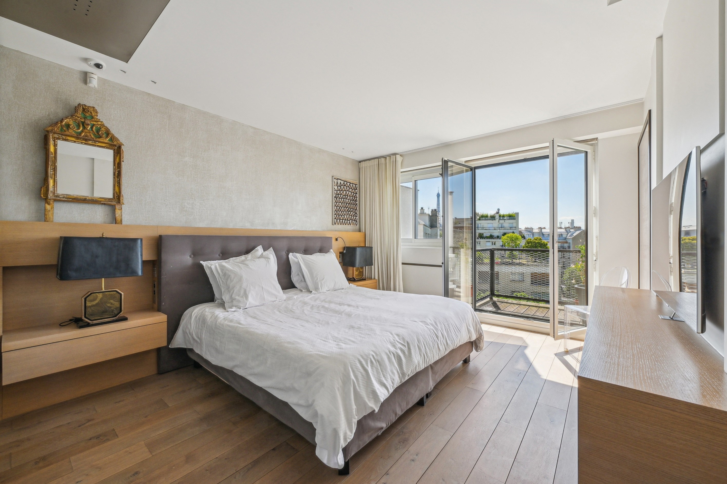  Elegant Pied-à-Terre with Expansive Terrace in Victor Hugo District - 物件實景