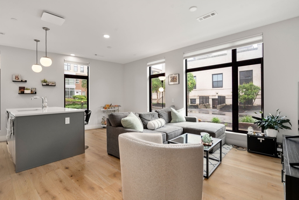 Boston, Massachusetts, 02135, United States, 2 Bedrooms Bedrooms, ,2 BathroomsBathrooms,Residential,For Sale,1817908