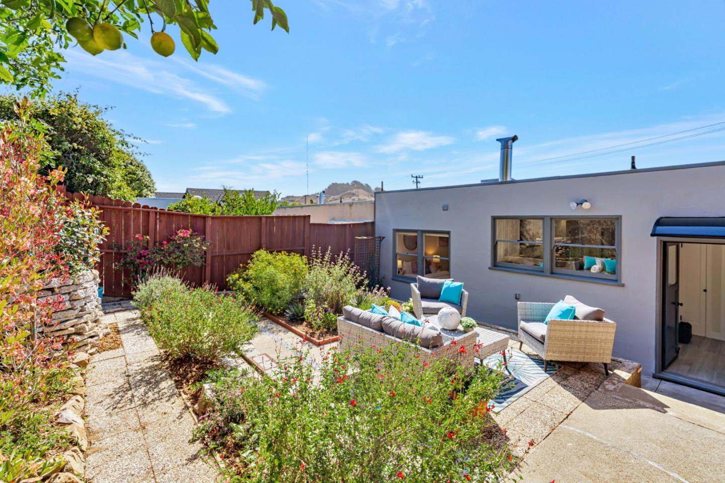 San Francisco, California, 94134, United States, 2 Bedrooms Bedrooms, ,1 BathroomBathrooms,Residential,For Sale,1926351