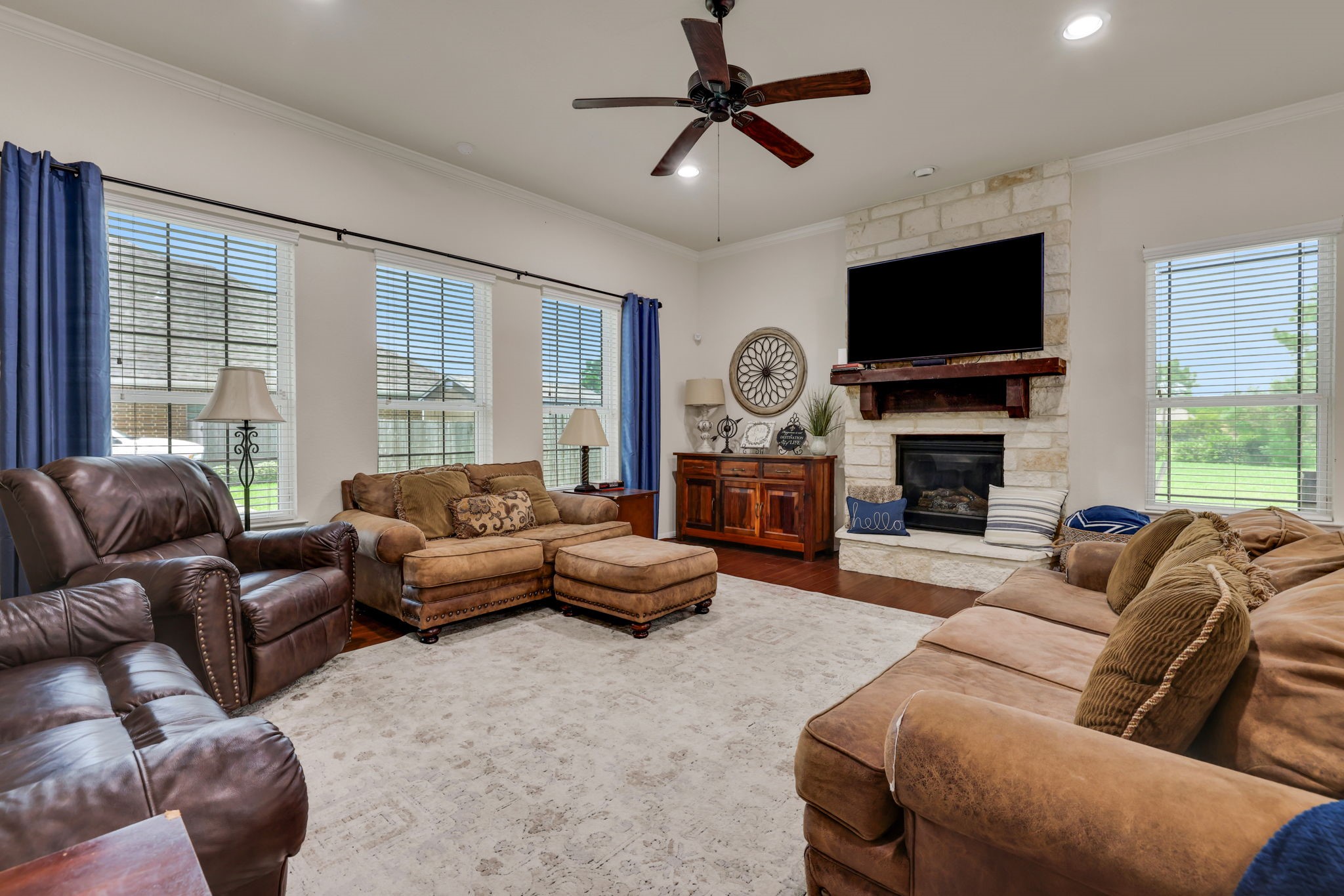 Mont Belvieu, Texas, 77523, United States, 5 Bedrooms Bedrooms, ,4 BathroomsBathrooms,Residential,For Sale,1906104