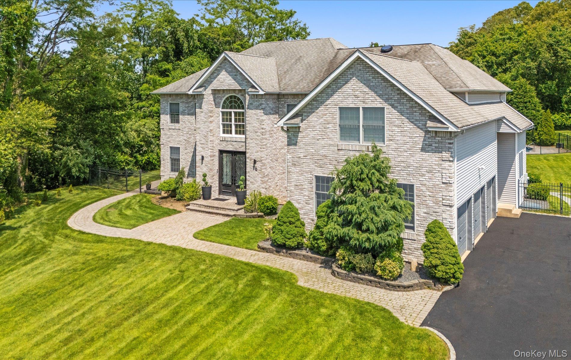 Huntington, New York, 11743, United States, 6 Bedrooms Bedrooms, ,4 BathroomsBathrooms,Residential,For Sale,1827761