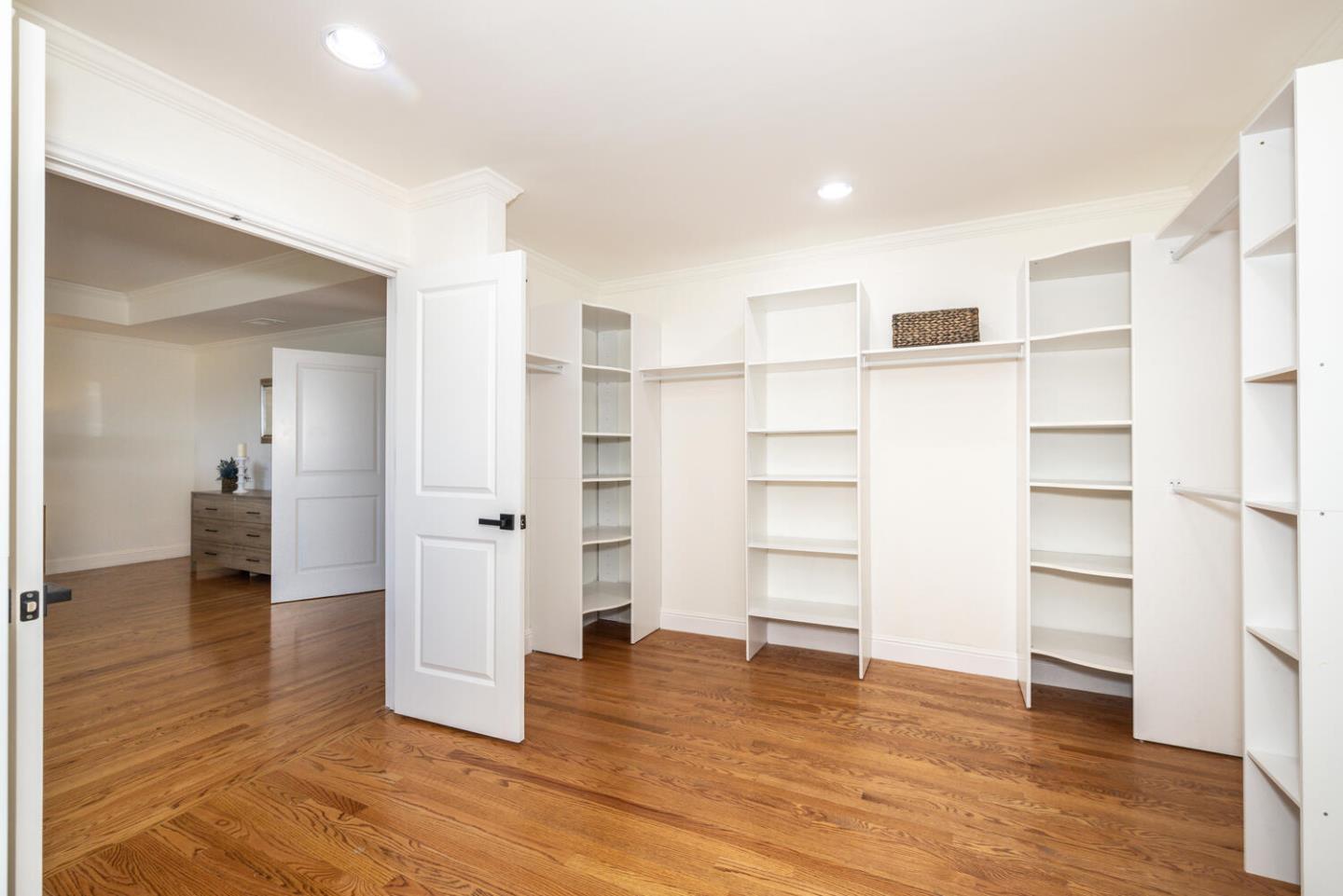 Hillsborough, California, 94010, United States, 5 Bedrooms Bedrooms, ,5 BathroomsBathrooms,Residential,For Sale,1940320