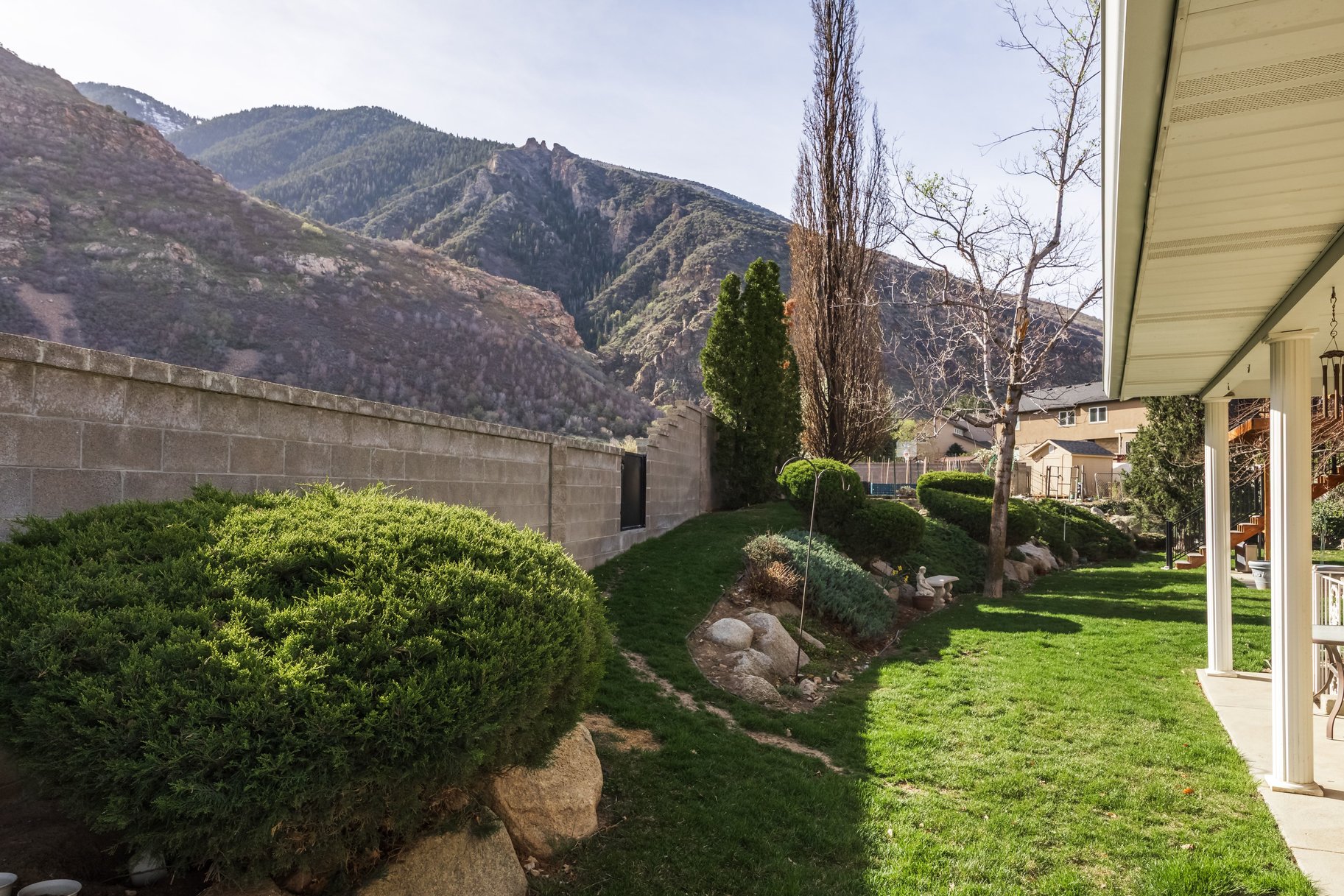  Updated Sandy Home With One of a Kind Location With Unobstructed Mountain Views - 物件實景