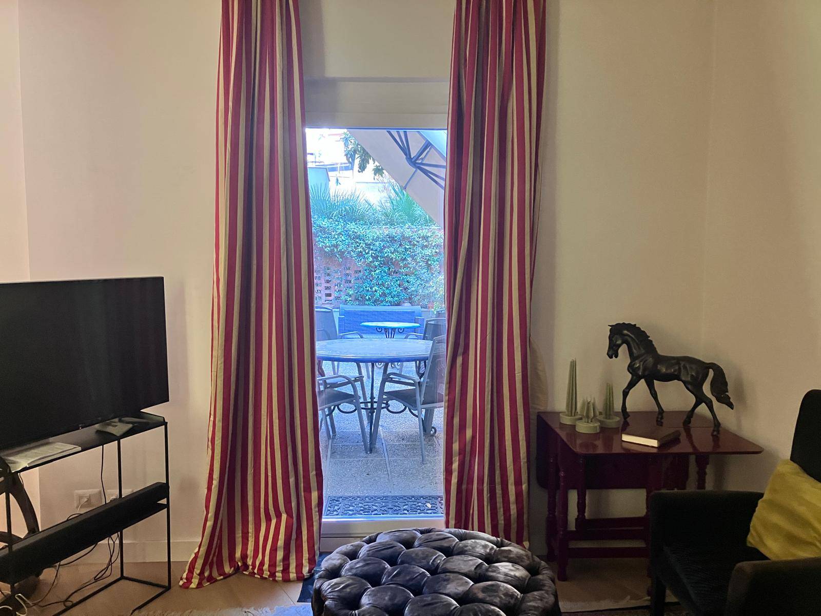 Roma, Roma, 00100, IT, 2 Bedrooms Bedrooms, ,2 BathroomsBathrooms,Residential,For Sale,1805392