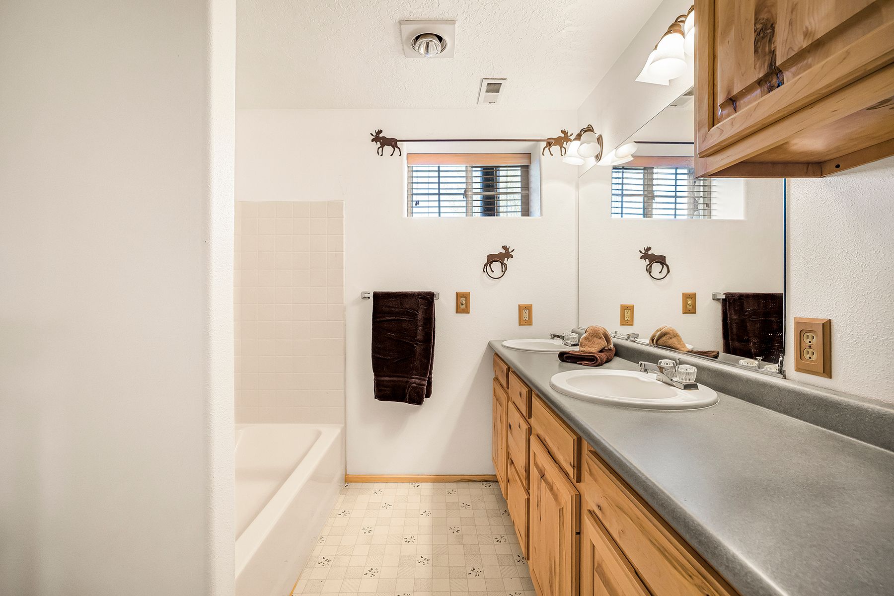  where  the mountains meet mccoy - 物件實景