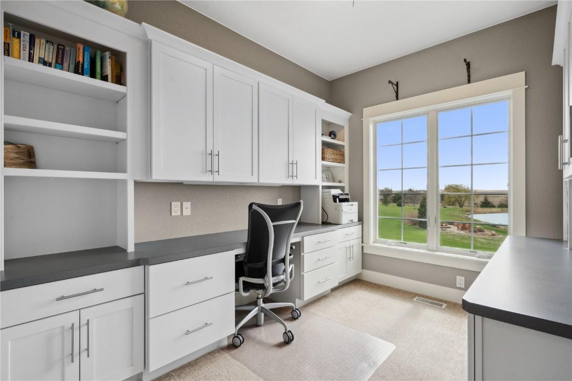 Vinton, Iowa, 52349, United States, 5 Bedrooms Bedrooms, ,6 BathroomsBathrooms,Residential,For Sale,1980405