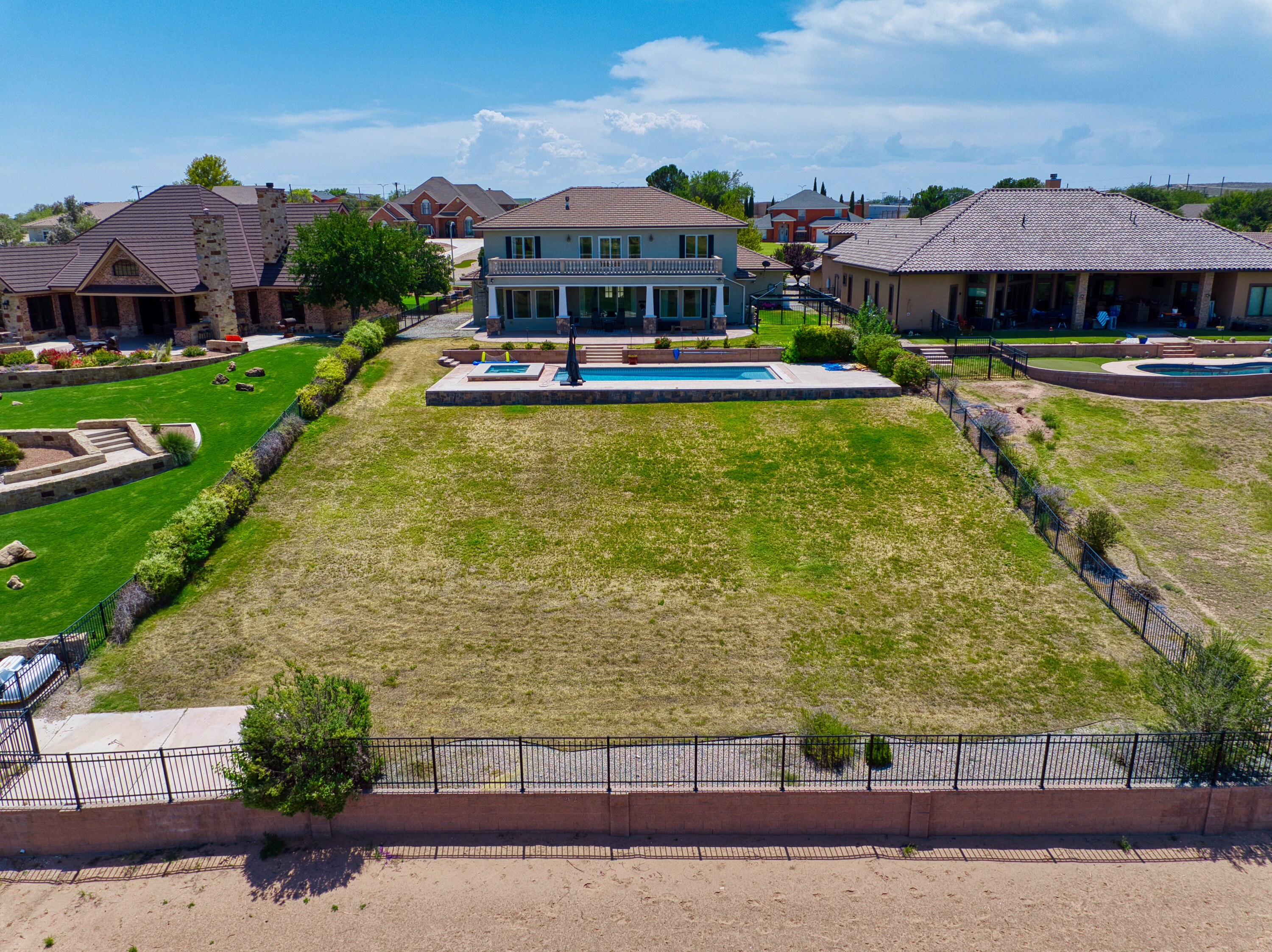 Carlsbad, New Mexico, 88220, United States, 5 Bedrooms Bedrooms, ,4 BathroomsBathrooms,Residential,For Sale,1974334