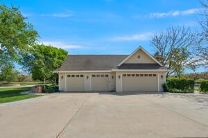 Exeter, California, 93221, United States, 4 Bedrooms Bedrooms, ,5 BathroomsBathrooms,Residential,For Sale,1981903