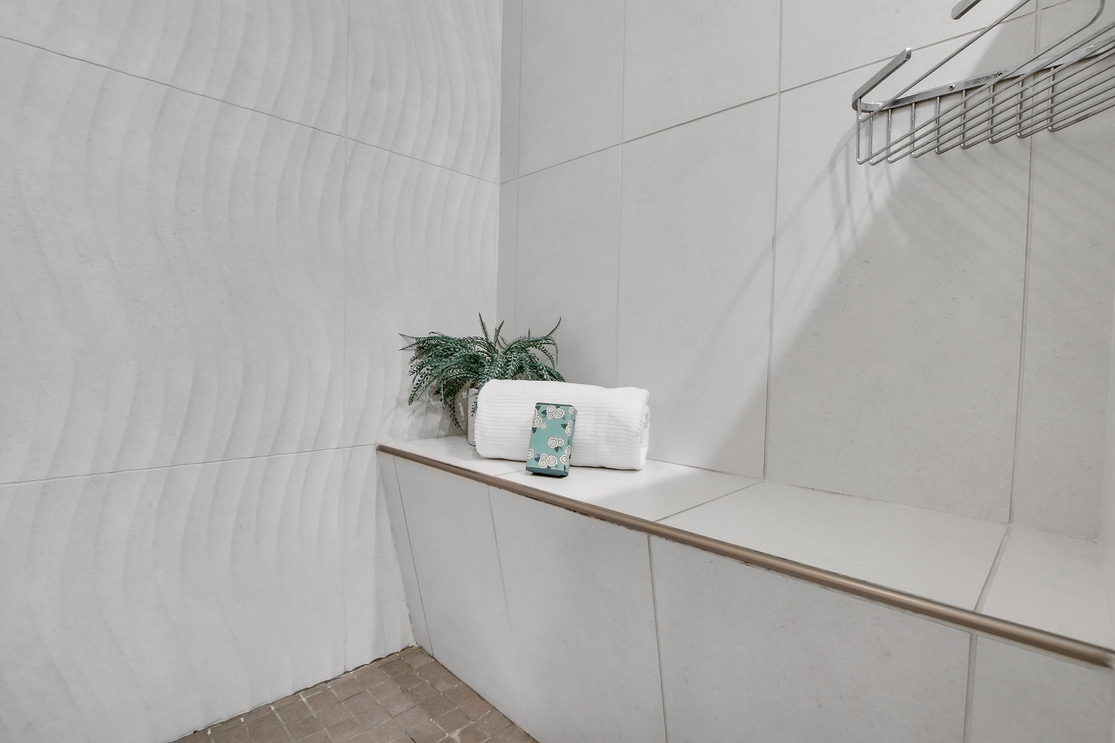 Fully Renovated Two-story Condo in the Iconic Colony House at Colony Square - 物件實景
