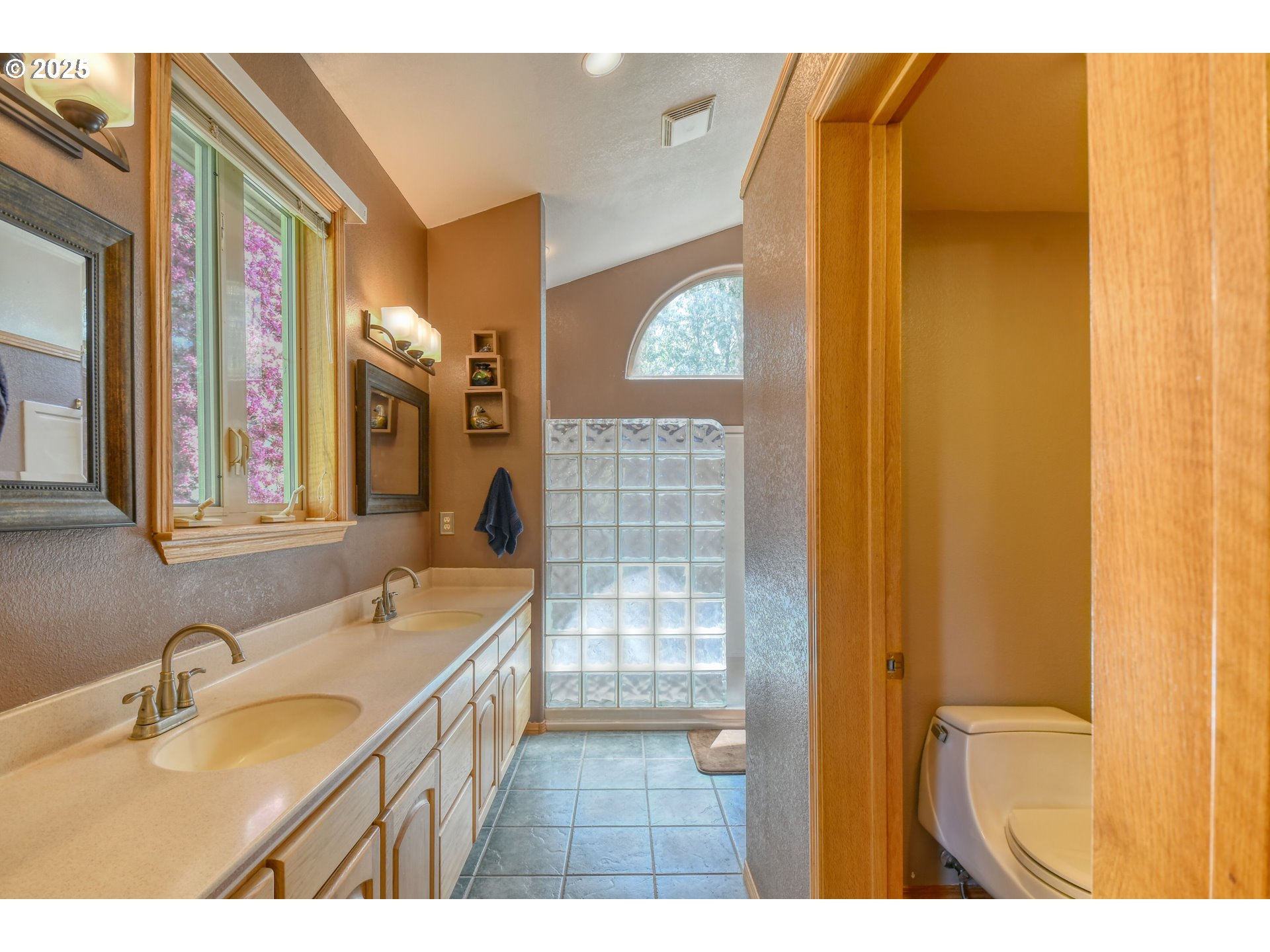 Adams, Oregon, 97810, United States, 4 Bedrooms Bedrooms, ,3 BathroomsBathrooms,Residential,For Sale,1793219