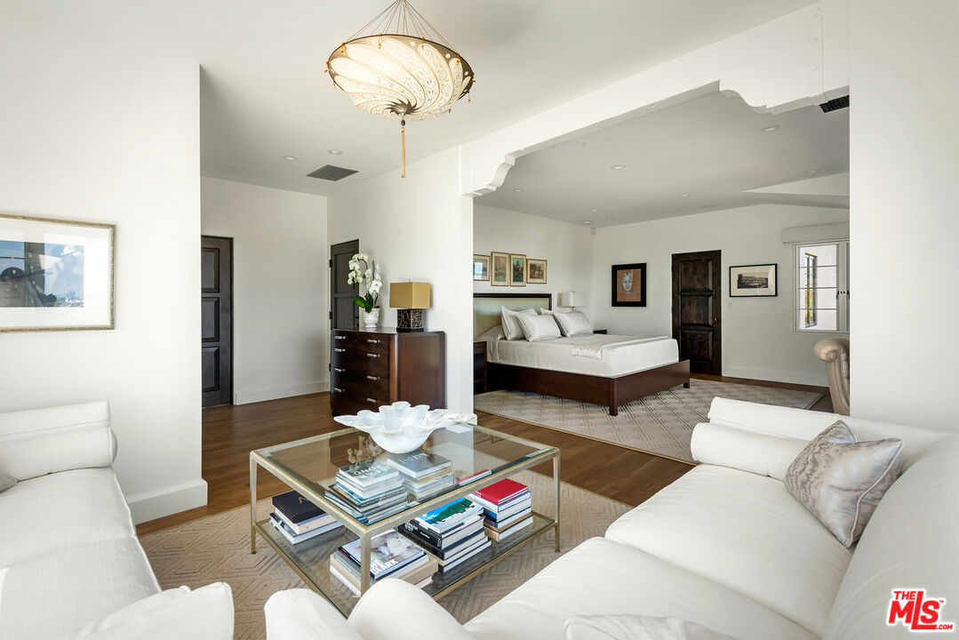 Los Angeles, California, 90068, United States, 4 Bedrooms Bedrooms, ,5 BathroomsBathrooms,Residential,For Sale,1910908