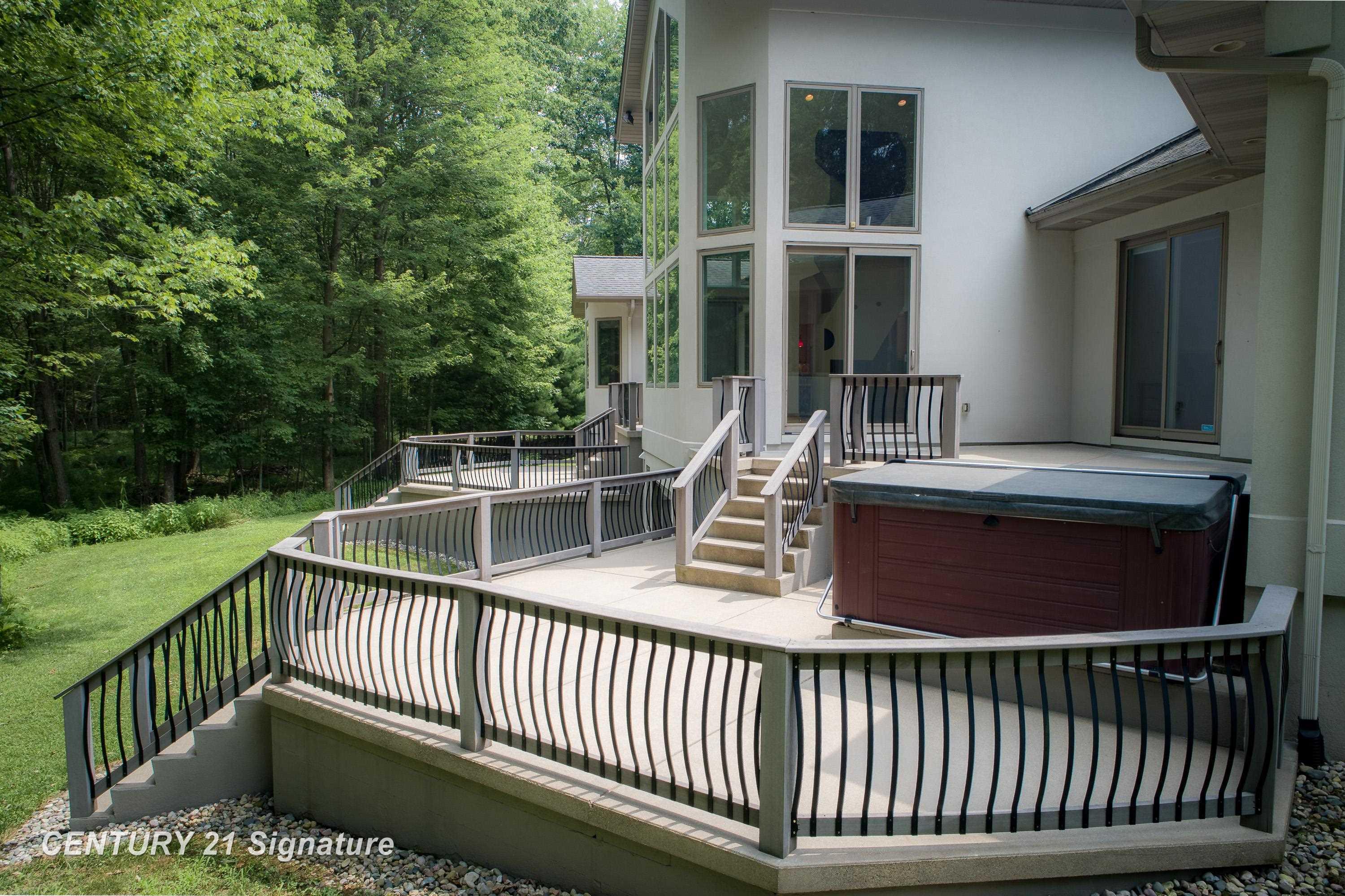 Midland, Michigan, 48642, United States, 4 Bedrooms Bedrooms, ,5 BathroomsBathrooms,Residential,For Sale,2019311