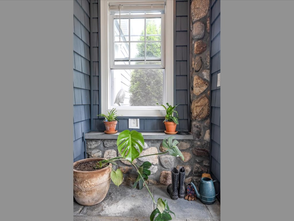 Westerly, Rhode Island, 02891, United States, 5 Bedrooms Bedrooms, ,4 BathroomsBathrooms,Residential,For Sale,1906613