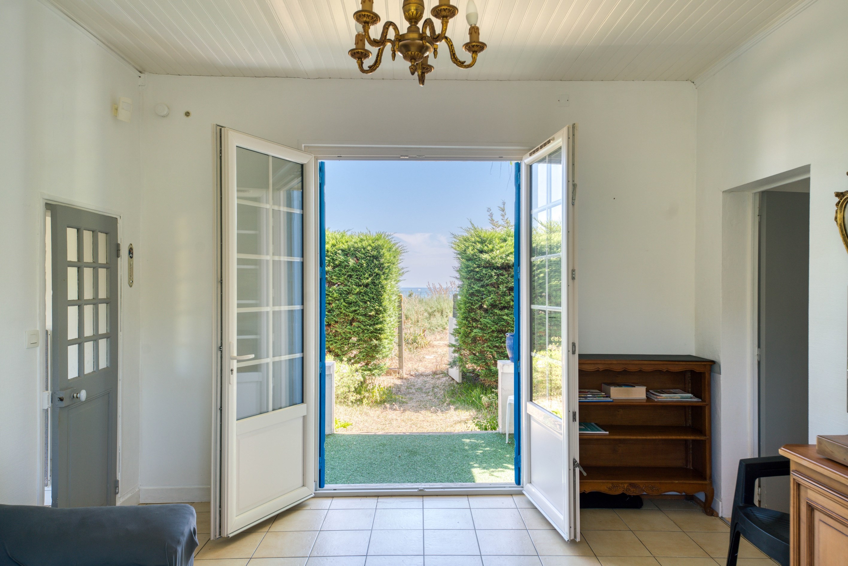  Charming House  Facing the Sea and Marina of Saint Denis d