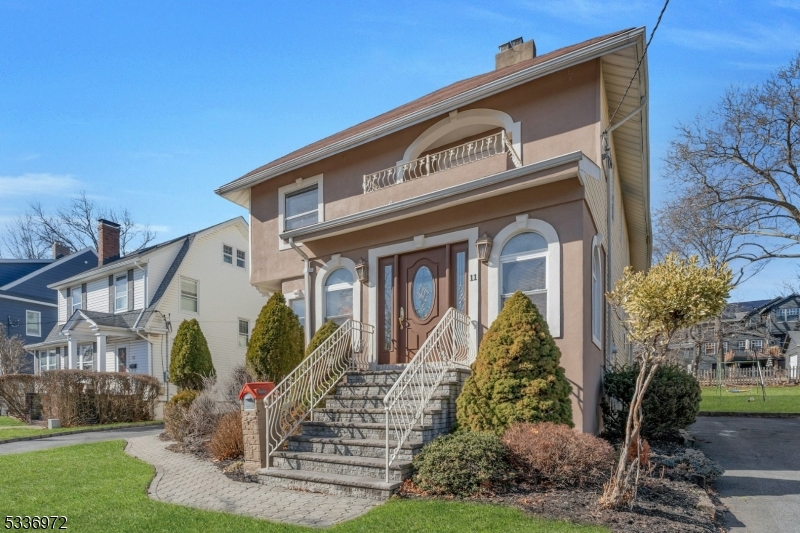West Orange Twp., New Jersey, 07052, United States, 6 Bedrooms Bedrooms, ,4 BathroomsBathrooms,Residential,For Sale,1934575