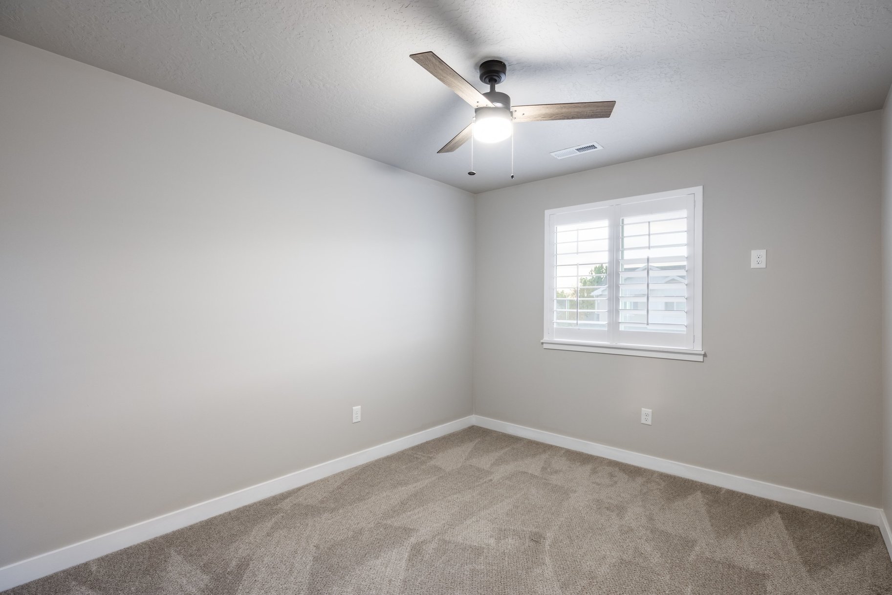  Meticulously Upgraded Townhome in Prime Draper - 物件實景
