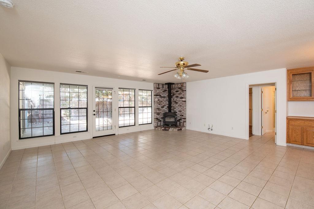 Oakdale, California, 95361, United States, 2 Bedrooms Bedrooms, ,3 BathroomsBathrooms,Residential,For Sale,1978297