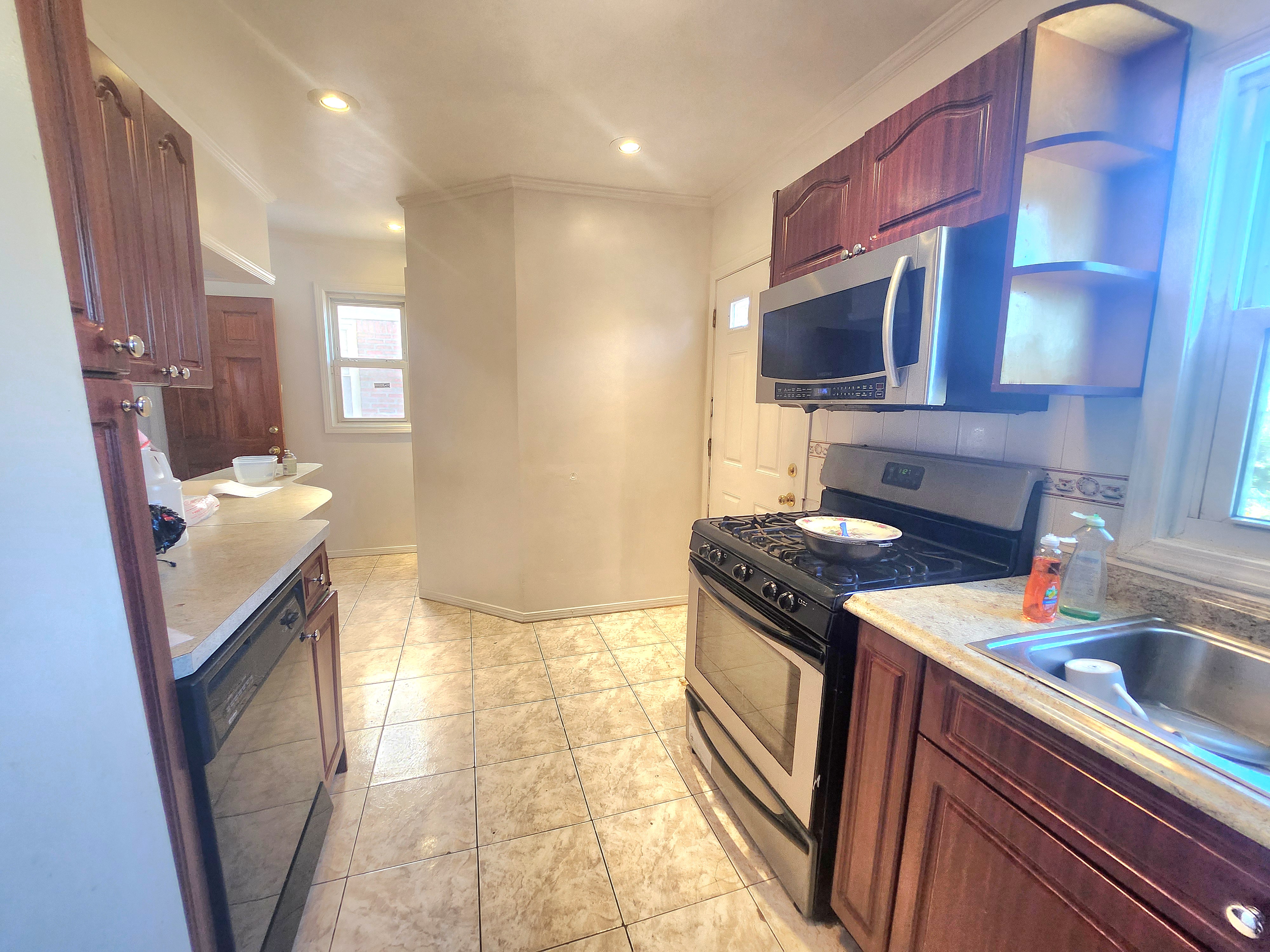 Queens Village, New York, 11428, United States, 4 Bedrooms Bedrooms, ,3 BathroomsBathrooms,Residential,For Sale,1870963