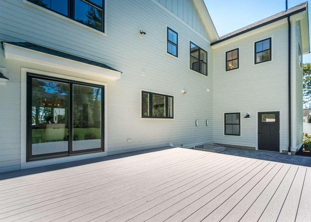 Waltham, Massachusetts, 02452, United States, 6 Bedrooms Bedrooms, ,4 BathroomsBathrooms,Residential,For Sale,1891361
