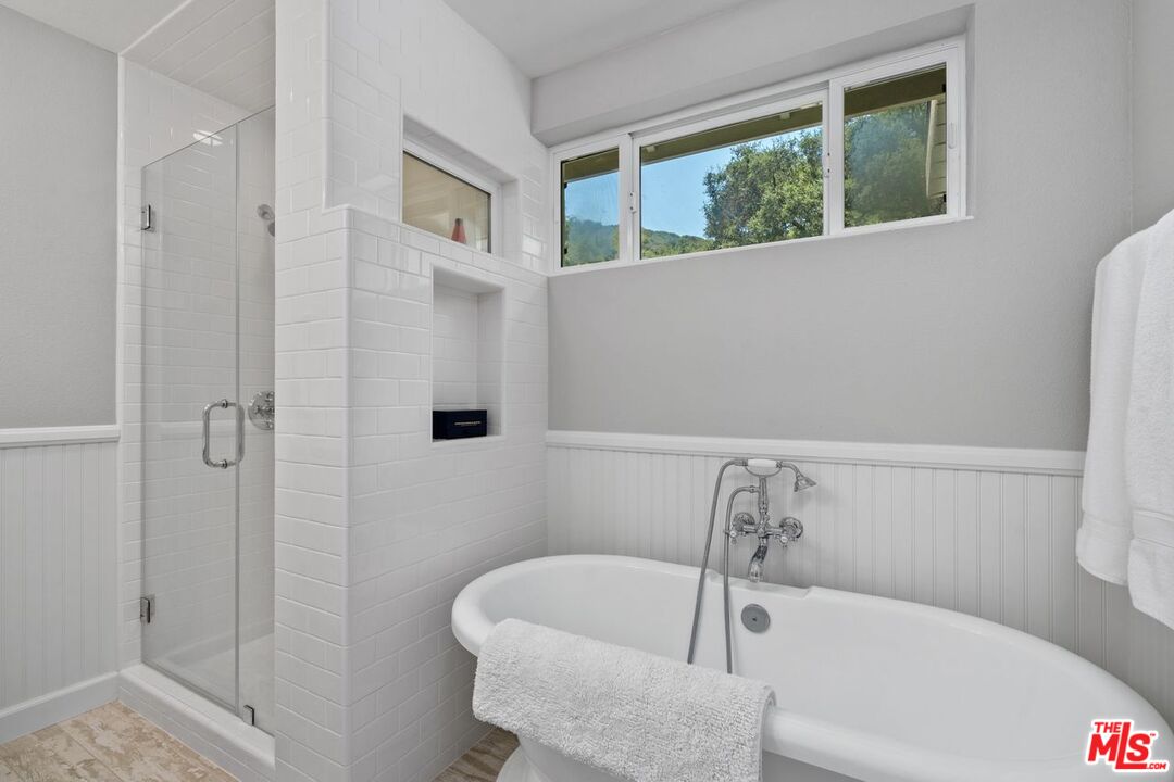 Calabasas, California, 91302, United States, 4 Bedrooms Bedrooms, ,3 BathroomsBathrooms,Residential,For Sale,1998340