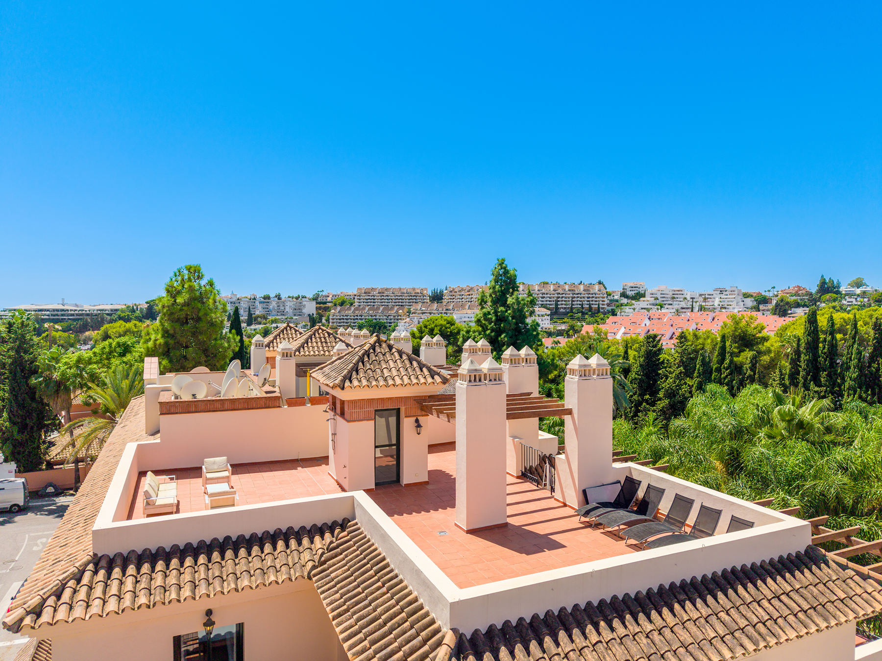  Newly refurbished penthouse with private rooftop terrace in Nueva Andalucía - 物件實景