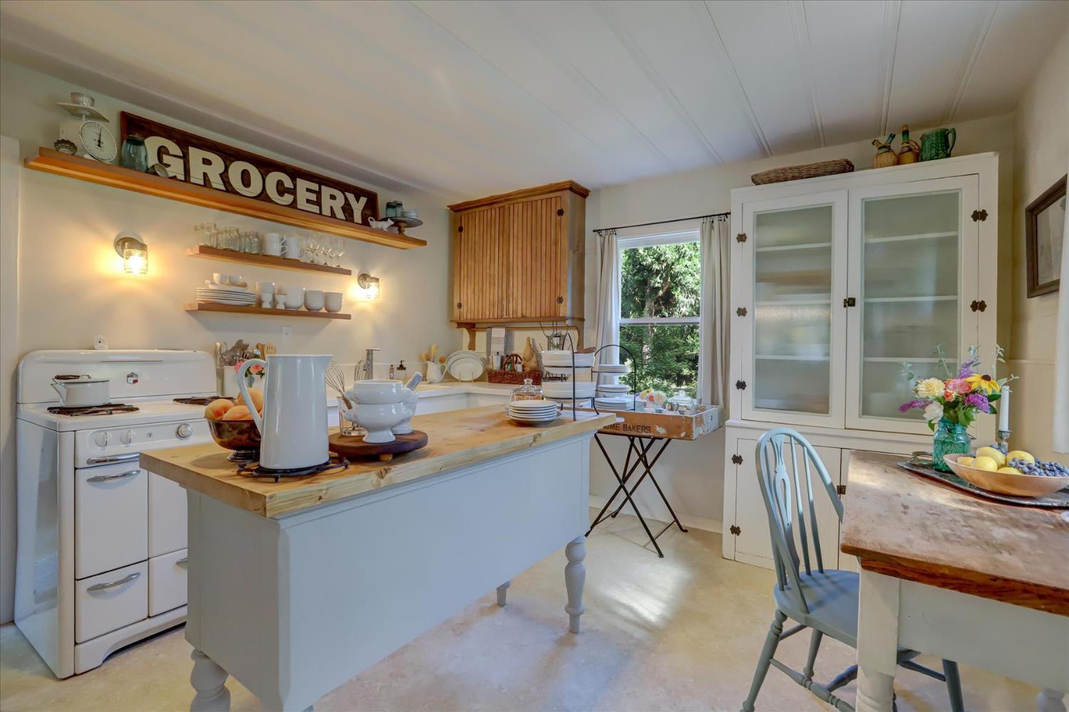 Nevada City, California, 95959, United States, 2 Bedrooms Bedrooms, ,1 BathroomBathrooms,Residential,For Sale,1982930